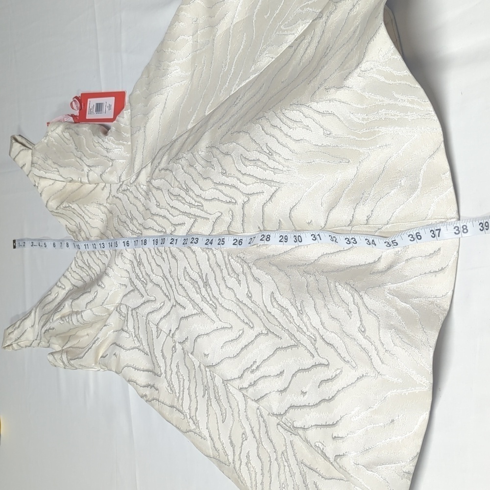 MONIQUE LHUILLIER white and silver Women's dress size 10. - Picture 7 of 16